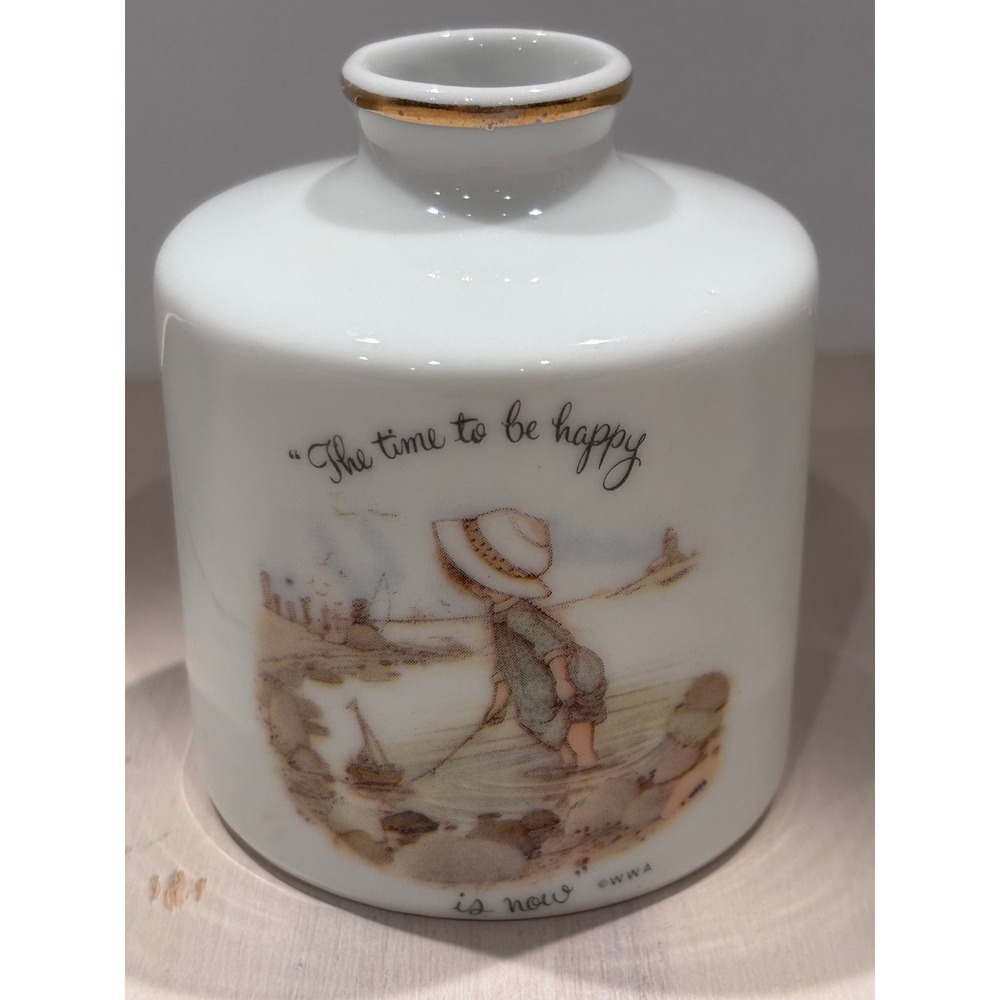 Vintage 1973 Holly Hobbie Porcelain‎ Bud Vase The Time To Be Happy Is Now